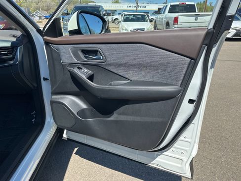 Used 2023 Nissan Rogue SV AWD/4WD image 34
