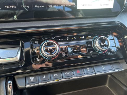 Used 2024 GMC Sierra 2500 AT4 w/ AT4 Premium Plus Package image 23