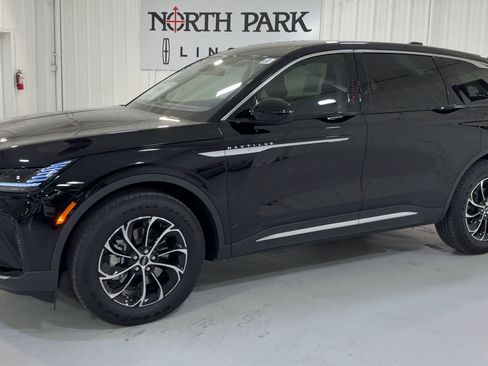 New 2026 Lincoln Nautilus Premier image 6