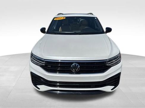 Used 2023 Volkswagen Tiguan SE R-Line AWD/4WD image 2