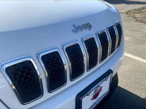 Certified 2021 Jeep Cherokee Latitude Plus AWD/4WD image 30