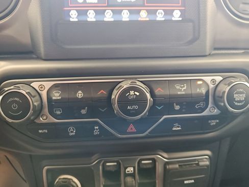 Used 2021 Jeep Gladiator Sport AWD/4WD image 23