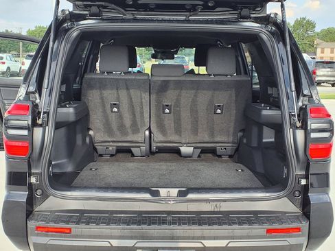 Used 2025 Toyota 4Runner SR5 AWD/4WD image 28