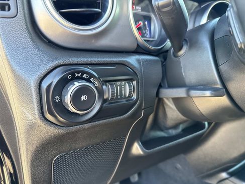 Used 2021 Jeep Wrangler Unlimited Rubicon image 37