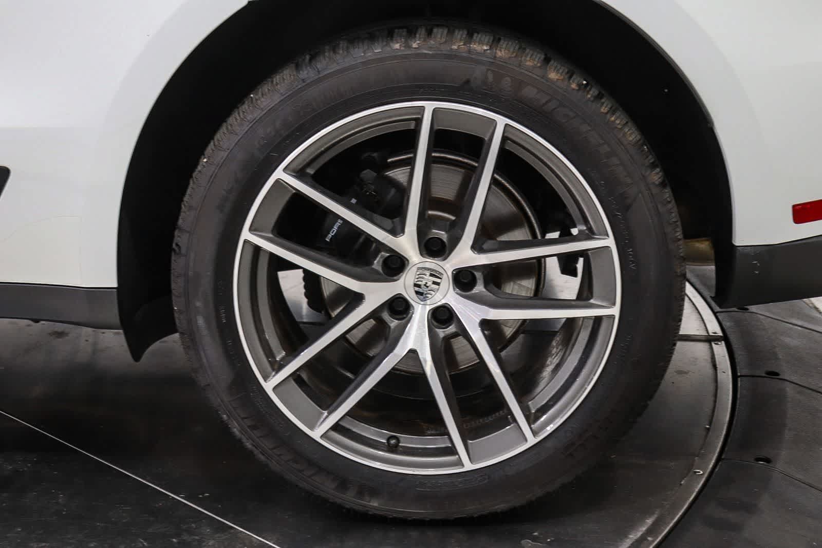Used 2024 Porsche Macan AWD/4WD image 10