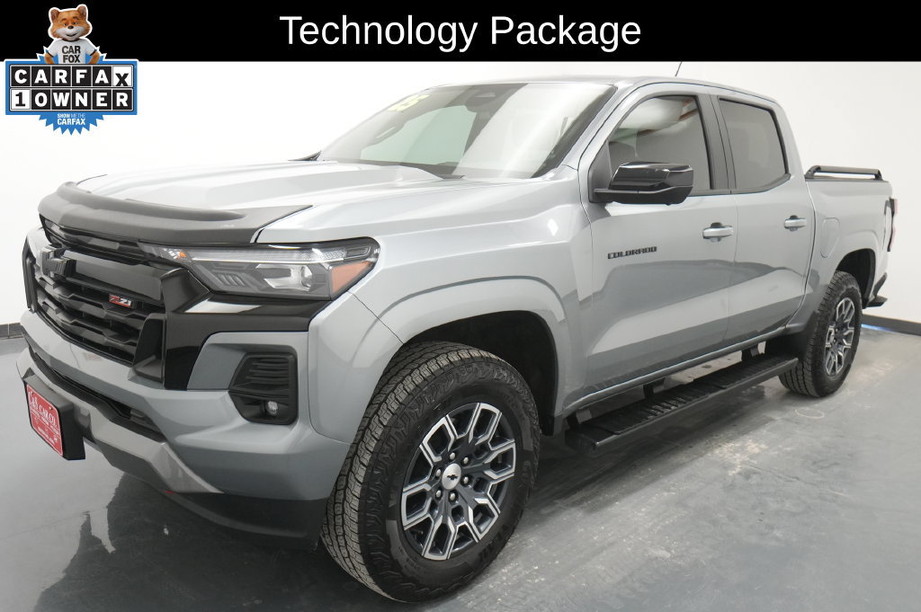 Used 2025 Chevrolet Colorado Z71 w/ Technology Package AWD/4WD image 3