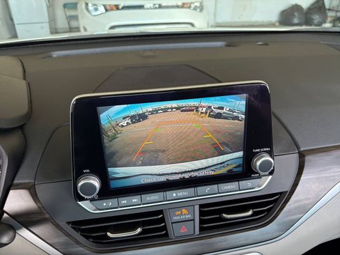Used 2025 Nissan Altima 2.5 SV FWD image 22