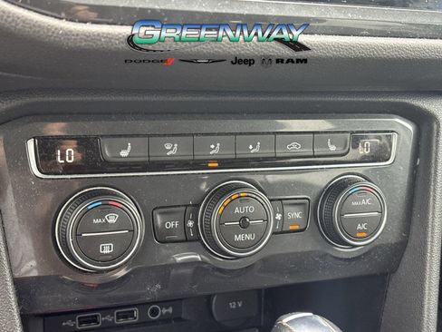 Used 2019 Volkswagen Tiguan SE image 16