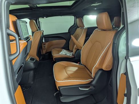 New 2026 Chrysler Pacifica Pinnacle w/ Trailer Tow Group image 32