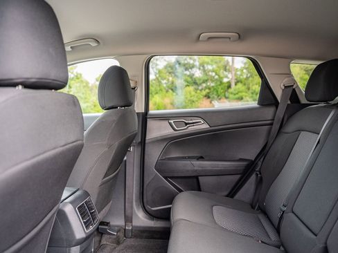 Used 2025 Kia Sportage LX image 16