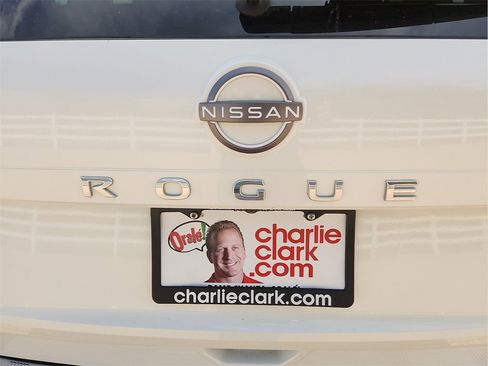 Used 2023 Nissan Rogue SV image 10