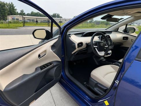 Used 2017 Toyota Prius Two w/ Prius Two Safety Plus Package FWD image 10