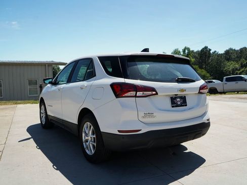 Used 2022 Chevrolet Equinox LS FWD image 4