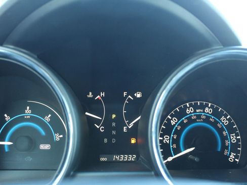 Used 2011 Toyota Highlander Hybrid w/ Cold Weather Pkg image 31