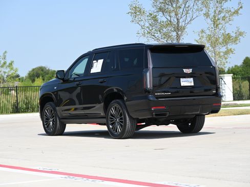 Used 2026 Cadillac Escalade Platinum Sport AWD/4WD image 7