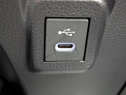 Used 2025 Toyota Corolla LE image 21