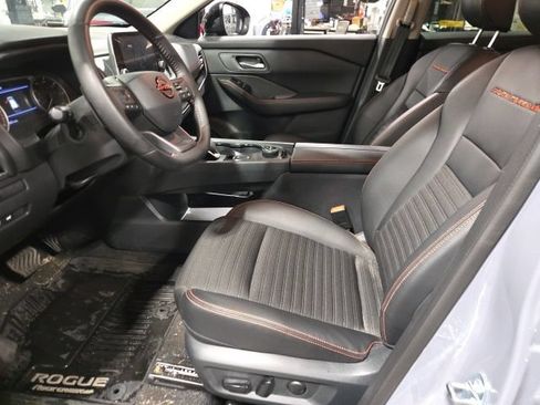 Used 2025 Nissan Rogue SV AWD/4WD image 14
