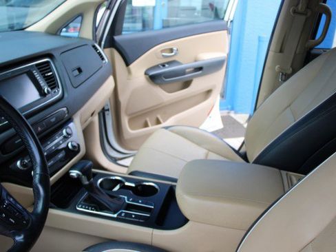 Used 2020 Kia Sedona EX image 14