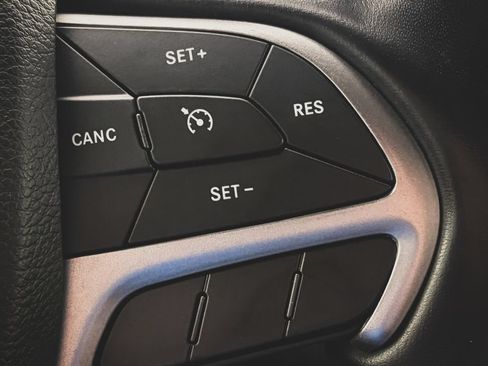 Used 2020 Jeep Grand Cherokee Altitude RWD image 15