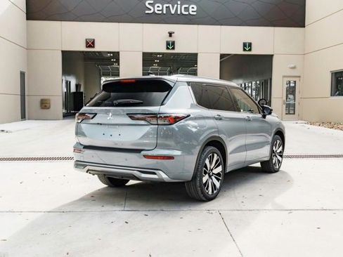 Used 2025 Mitsubishi Outlander SEL image 6