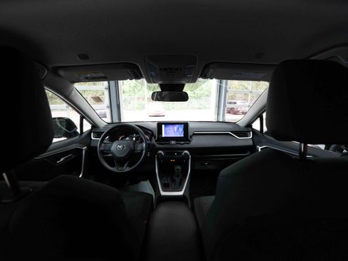 Used 2025 Toyota RAV4 XLE image 19