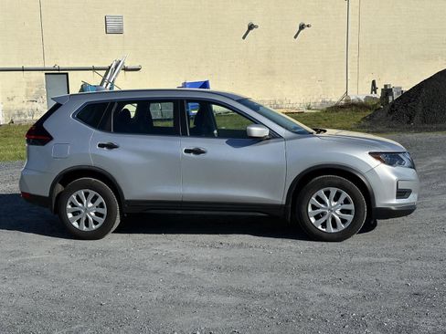 Used 2018 Nissan Rogue S AWD/4WD image 9