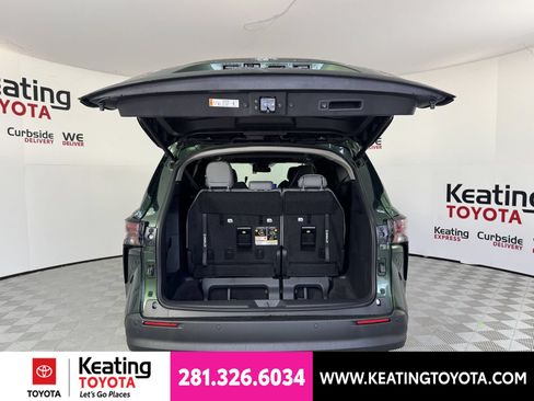 New 2026 Toyota Sienna XLE FWD image 11