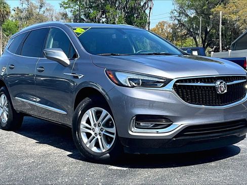 Used 2019 Buick Enclave Essence image 2