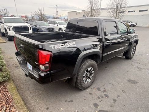 Used 2019 Toyota Tacoma TRD Off-Road w/ TRD Premium Off Road Package image 2