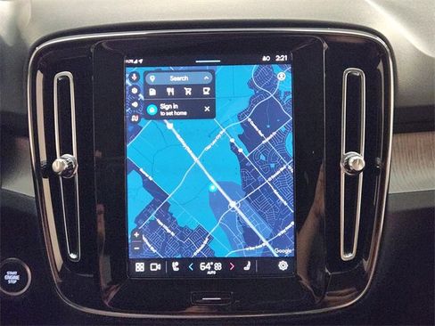 Used 2025 Volvo XC40 B5 Core image 17