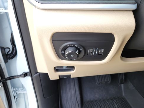Certified 2026 Jeep Grand Cherokee L Limited AWD/4WD image 25