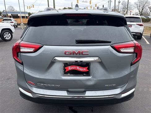 Used 2024 GMC Terrain SLT image 4