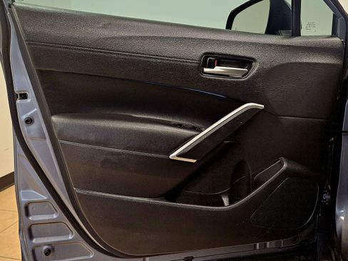 Used 2022 Toyota Corolla Cross XLE w/ Convenience Package image 13