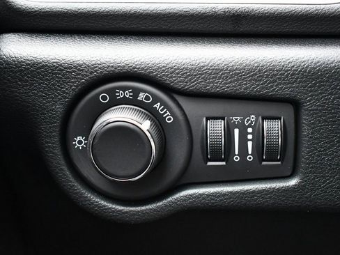 New 2026 Chrysler Voyager LX image 14