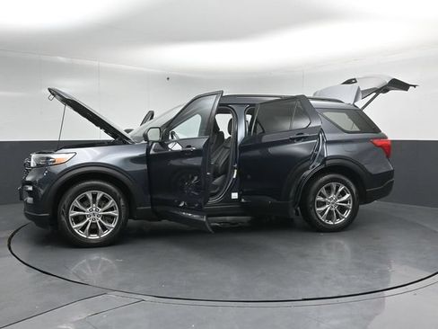 Certified 2022 Ford Explorer XLT w/ Equipment Group 202A AWD/4WD image 57