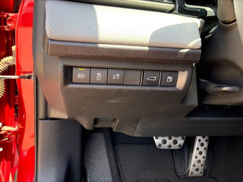 Used 2025 Toyota Camry SE w/ Convenience Package FWD image 33