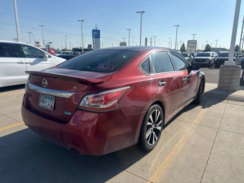 Used 2014 Nissan Altima 2.5 S w/ Sport Value Package FWD image 3