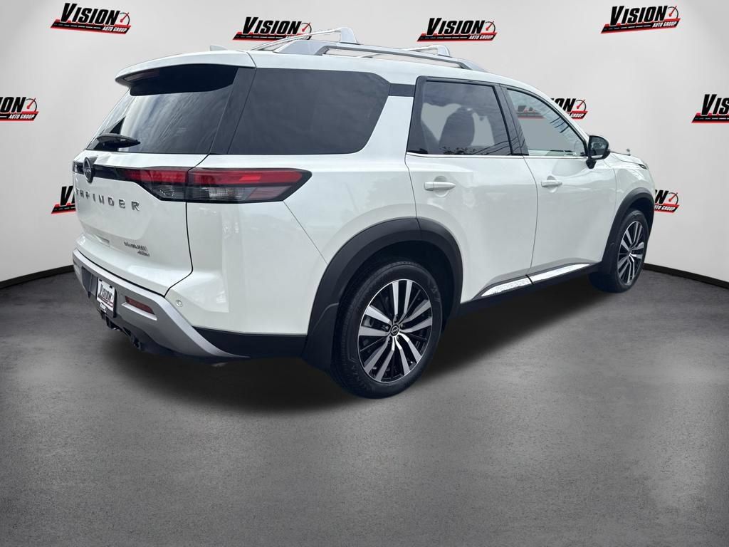 Used 2024 Nissan Pathfinder Platinum w/ Cargo Package AWD/4WD image 5
