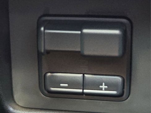 Used 2025 Chevrolet Colorado ZR2 w/ Technology Package AWD/4WD image 22