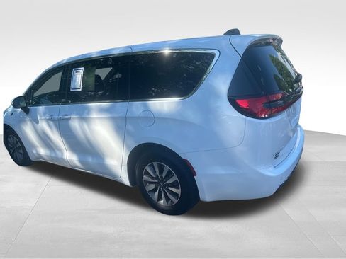 Used 2023 Chrysler Pacifica Touring-L FWD image 19