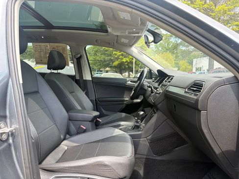 Used 2019 Volkswagen Tiguan SEL R-Line FWD image 30