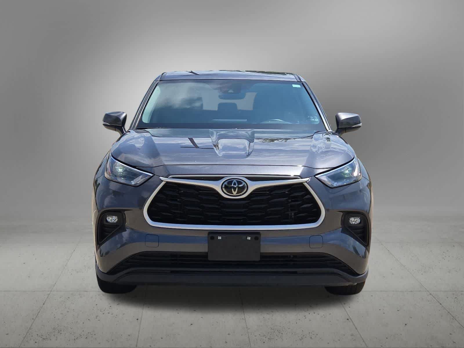 Used 2023 Toyota Highlander LE FWD image 9