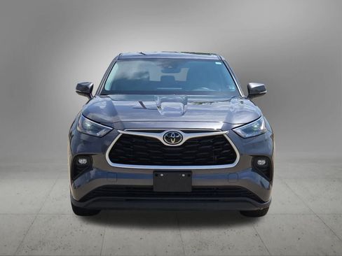 Used 2023 Toyota Highlander LE FWD image 9