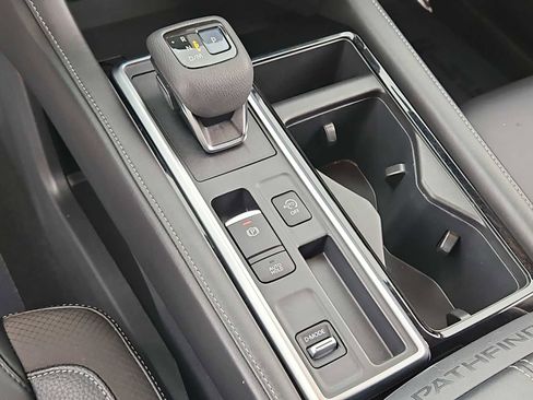 Used 2022 Nissan Pathfinder SL w/ SL Black Package image 33