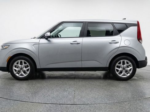 Used 2025 Kia Soul LX w/ LX Technology Package FWD image 5