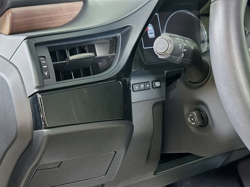 Certified 2025 Lexus ES 350 w/ Premium Package image 10