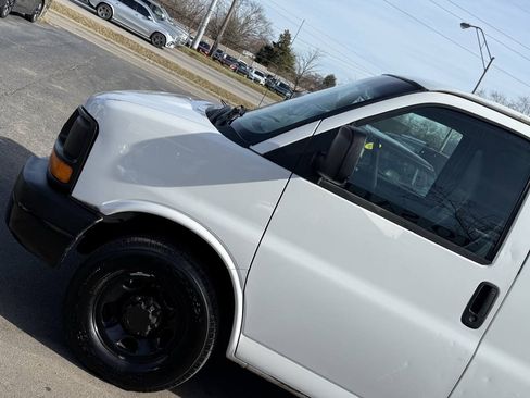 Used 2012 Chevrolet Express 2500 RWD image 3
