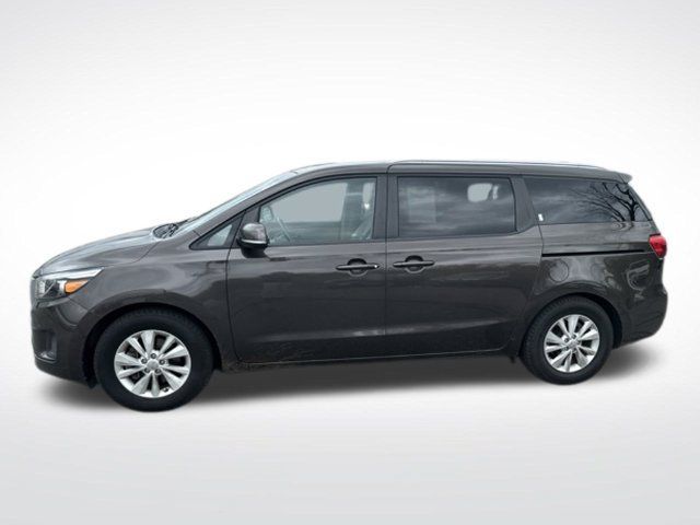 Used 2017 Kia Sedona LX w/ LX Essentials Premium Package FWD image 2