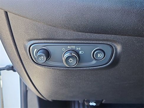 Used 2021 Chevrolet Equinox LT image 17