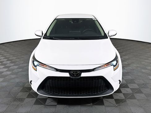 Used 2021 Toyota Corolla LE image 2